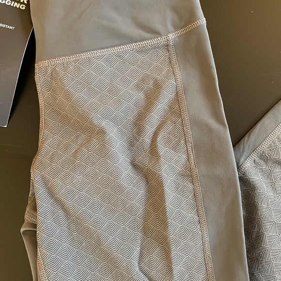 Women’s Kuhl Transcendr leggings - Picture 2 of 8